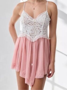 NWT Urban Outfitters White Lace Spaghetti Strap Top with Pink Tag